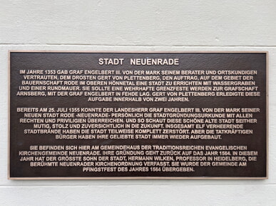 Neue Bronzetafel am Gemeindehaus